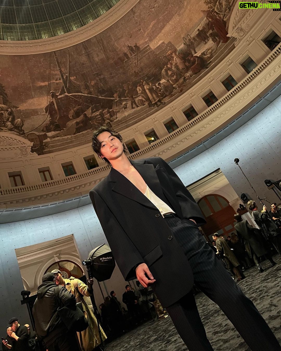 Kento Yamazaki Instagram - SAINT LAURENT SHOW MEN’S FW24 PARIS 最高でした!!! #PR @ysl @anthonyvaccarello