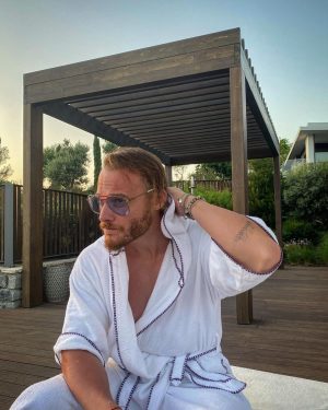 Kerem Bürsin Instagram - 🥽🥃