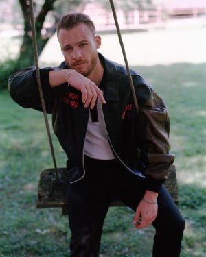 Kerem Bürsin Instagram - @vogueturkiye 🤘🏻🤘🏻🤘🏻
The İNANILMAZ EKİP ♥️🙏🏻
Genel yayın yönetmeni: @debora_zakuto
Röportaj: @canremziergen
Video: @ozkanhami
Moda editörü @eceogt
Fotoğraf: @mustafanurdogdu
Saç: @burhancilgin
Makyaj: @ecebirsen_

THANK YOU! 🕶🤘🏻
(Also…love how this photo is rocking some ‘Backstreet Boys’ vibes) 

Stay classy friends. 🕶🥃