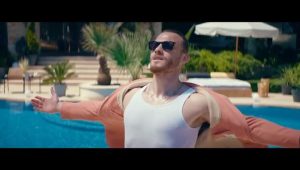 Kerem Bürsin Instagram - #asssiriferah #keremxliptonicetea @liptoniceteatr 🤘🏻🕶
