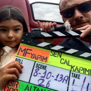 Kerem Bürsin Instagram - Happy Pazar everybody! @mayabasol 🍒🤖🤘🏻