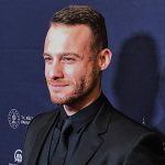 Kerem Bürsin Instagram – Filmlerin insanları birleştiren, ilham veren ve hepimize insan olmayı hatırlatan sihirli evrensel bir dili olduğuna inanıyorum. İşte bu yüzden bu gibi festivallerin varlığı çok önemli. Hepiniz Hollywood Türk Filmleri Festivali’ne hoşgeldiniz! Ülkem adına Los Angeles’ta bu konuşmayı yapmış olmaktan ötürü onur duyuyorum. 🙏🏻✨ Giving the opening speech and attending The Hollywood Turkish Film Festival was like watching all of my worlds collide in a really beautiful way. Seeing the breadth of Turkish films highlighted this way and reconnecting with artists was truly unforgettable. We have a long way to go before the beauty and craft of Turkish film takes its rightful place on the global stage but festivals like this are changing the tides. To everyone who worked so hard to make the festival possible, thank you! Grateful to be a part of history/herstory!