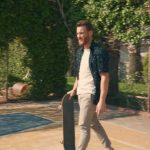 Kerem Bürsin Instagram - Zamanında boardcu olduğumu söylemiş miydim...still got them skate skills hangin on our sleeves ;) BACKSTAGE H&M...nothing but fun! @hm @hm_man #hmselectedbykerembursin