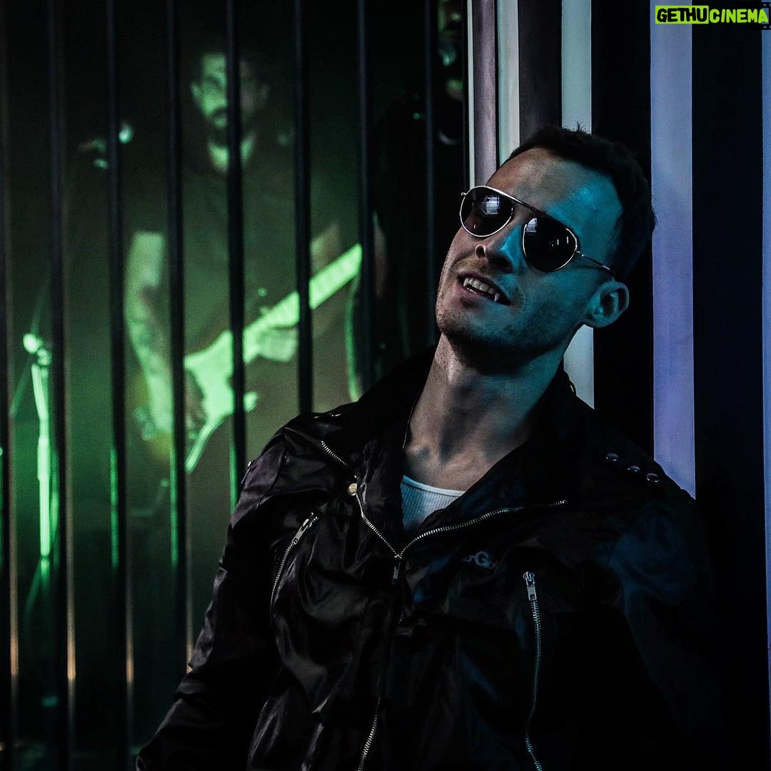 Kerem Bürsin Instagram - 1400’lerden beri aranızdayız /// Around since the 1400’s #YAŞAMAYANLAR #DIMITRY&CO.