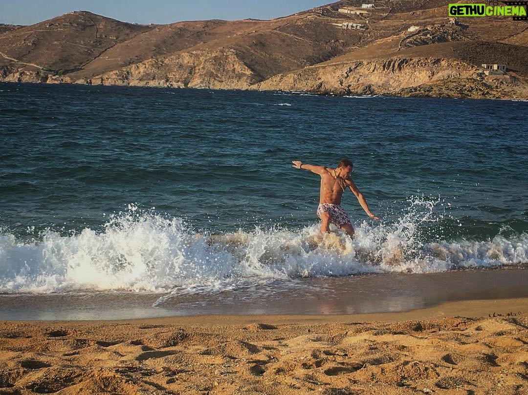 Kerem Bürsin Instagram - Rule number 1876: When falling off a skimboard while catching a wave...don't panic and stay classy friends.