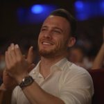 Kerem Bürsin Instagram - ABOUT LAST NIGHT!! Dün akşam Atatürk Kültür Merkezi’nde hiç unutamayacağım bir konser izledim. Dünyaca ünlü şef ve besteci @tan_dun ’un yönettiği, Piyanist Alexey Botvinov ve Kemanda Daniel Hope’a eşlik eden Borusan İstanbul Filarmoni Orkestrası’nın muhteşem uyumuyla gerçekleşen performansları sayesinde inanılmaz bir prömiyer deneyimi yaşadım. 50. İstanbul Müzik Festivali’nde emeği geçen herkese ve festivalin ilk notadan beri destekçisi olan Borusan Holding’e teşekkür ederim. Müzik her şeydir, müzik hayattır! 🤘🏻🤘🏻🎼 @borusansanat #bifo @borusanholding #İlkNotadanBeriDestekçisiyiz #işbirliği