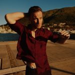 Kerem Bürsin Instagram - What a shoot! Müthiş ekip, müthiş yer, müthiş zaman! Hope you enjoy…we definitely did 🤘🏻🕶️🤘🏻 (Also absolutely love how @canbuyukkalkan decided to shoot me changing between looks and we got it in the mag!!!!) wild and free 🤘🏻 The MÜTHİŞ TEAM!! 🙏🏻😘@esquireturkiye Gülen Yelmen @gulenyelmen Fotoğraflar Can Büyükkalkan @canbuyukkalkan Sac makyaj Hakan Kultur @hakankulturofficial Moda editoru Tugce Kilincli tugcekilincli Roportaj Bade Cakar @badecakar The beautiful @portonovi Lots of love friends 🙏🏻♥️🤘🏻