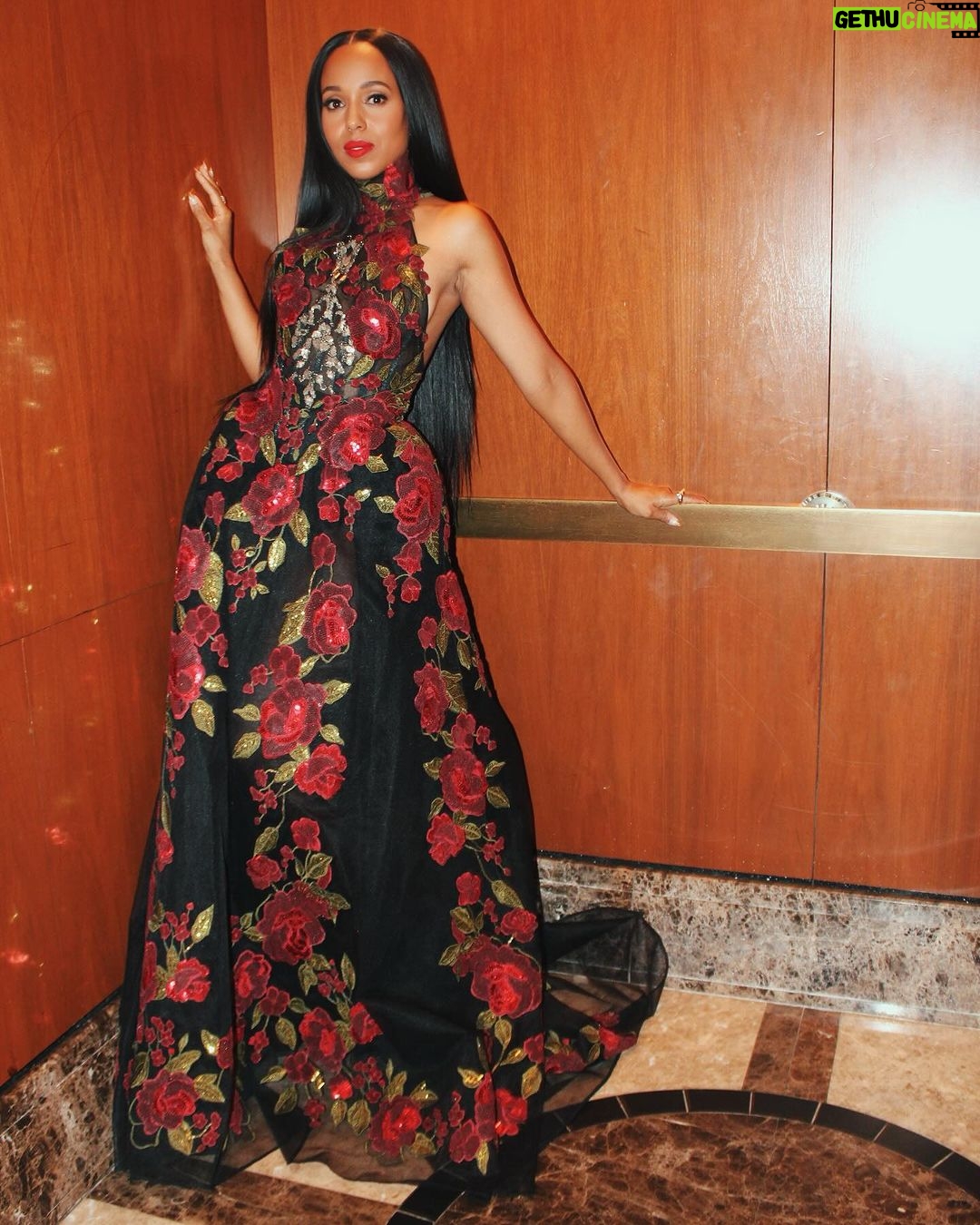 Kerry Washington Instagram - Had to dress like royalty to honor the QUEEN 👑. Congratulations on your much deserved #KennedyCenterHonors @queenlatifah. I LOVE YOU! Washington D.C.