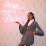 Kerry Washington Instagram – All you need is love and I LOVE ME SOME @drewbarrymore ❤️ 💛 THANK YOU @drewbarrymoreSHOW for having me on to chat about #ThickerThanWater!!!!! Link in bio to watch!!!! 🙏🏾