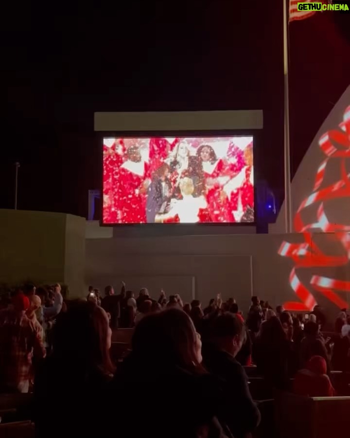 Kerry Washington Instagram - I got to see the Queen of Christmas 🎄🌟 thank you so much @mariahcarey for a beautiful evening at the Hollywood Bowl ❤️