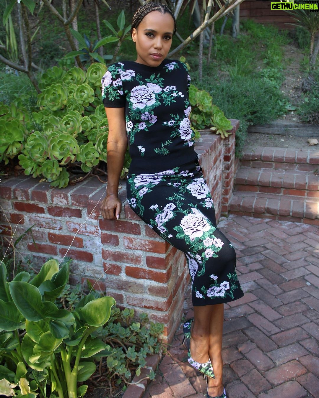 Kerry Washington Instagram - Fall florals 🌸🪻🌸🪻🌸🪻