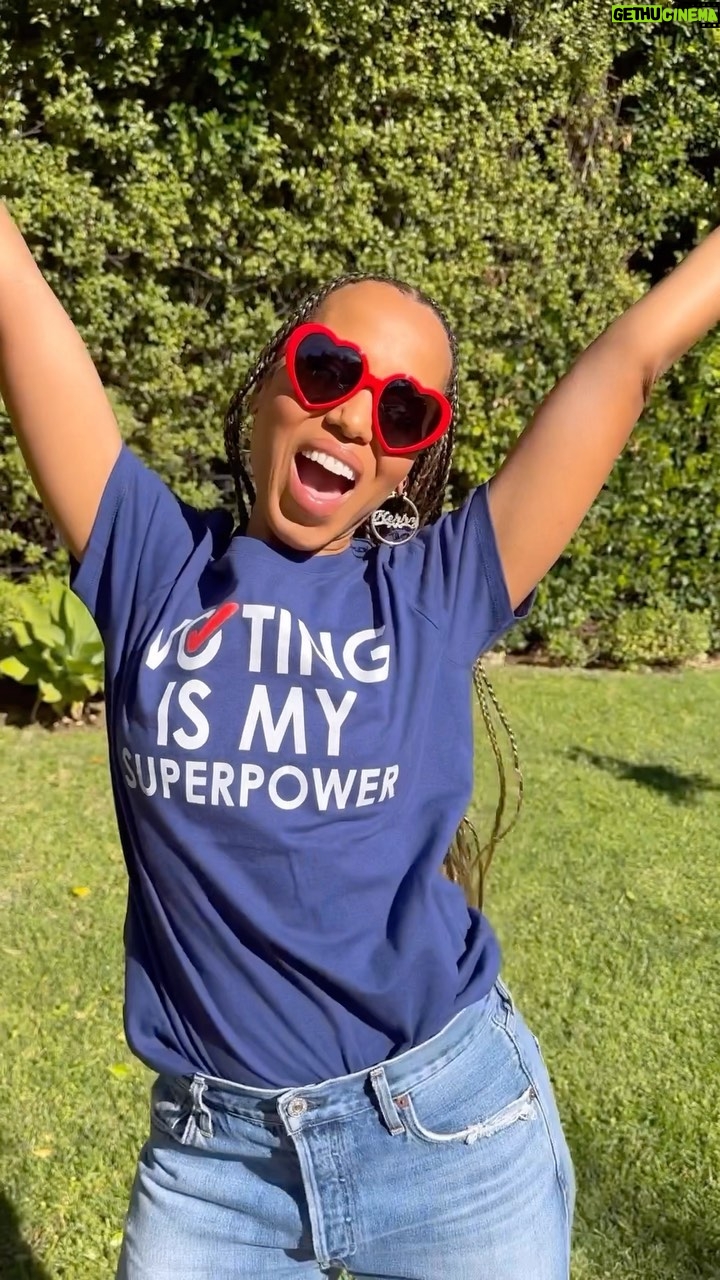 Kerry Washington Instagram - @mariahcarey has Christmas đ . @heidiklum has Halloween đ . #ElectionDay is my DAY đłď¸!!!!! How could you not love a day where you get to boss up and make your voice heard!?! Click the link in bio for all the voting resources you need â¤ď¸đđž HAPPY VOTING! #MostWonderfulTimeOfTheYear #GetOutAndVote