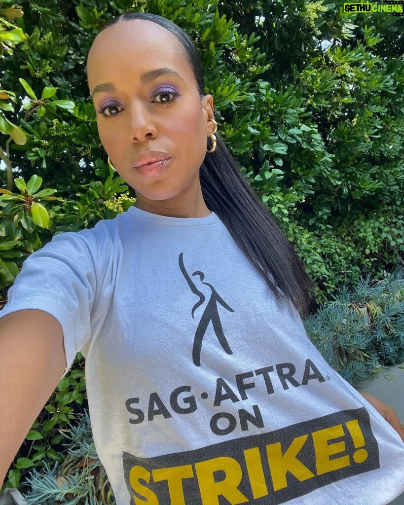 Kerry Washington Instagram - Thinking of all my @sagaftra brothers and sisters with love, admiration, and gratitude as our negotiating committee heads back to the bargaining table today. Sending prayers for fruitful and productive negotiations and for a fair deal! #SAGAftraStrong #Power2Performers 🙏🏾✊🏾