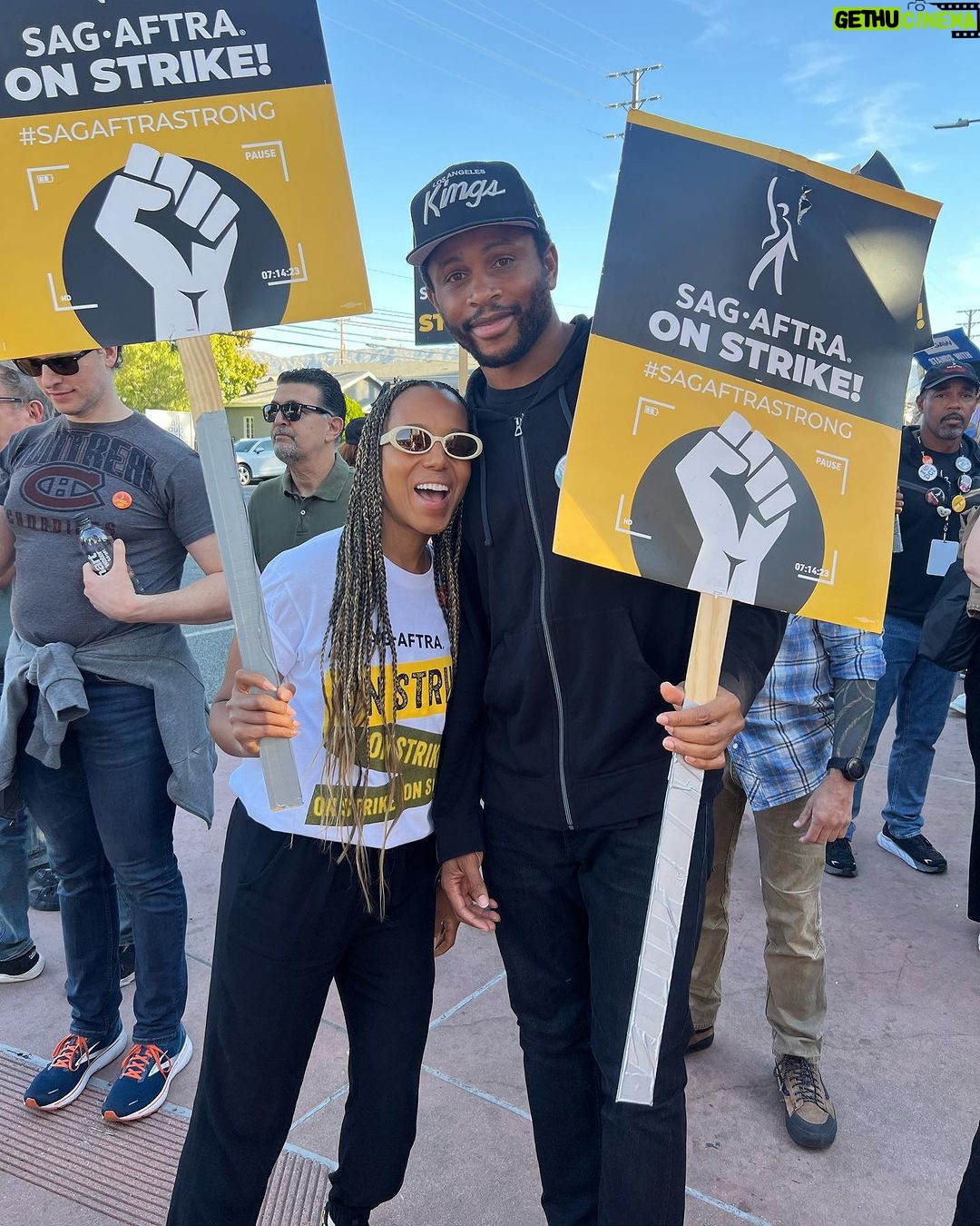 Kerry Washington Instagram - Dear @sagaftra Negotiating Committee—WE GOT YOU! Standing with you and supporting you on the line and beyond. Praying for fruitful and fair negotiations all around 🙏🏾! #SAGAftraStrong #Power2Performers Walt Disney Studios