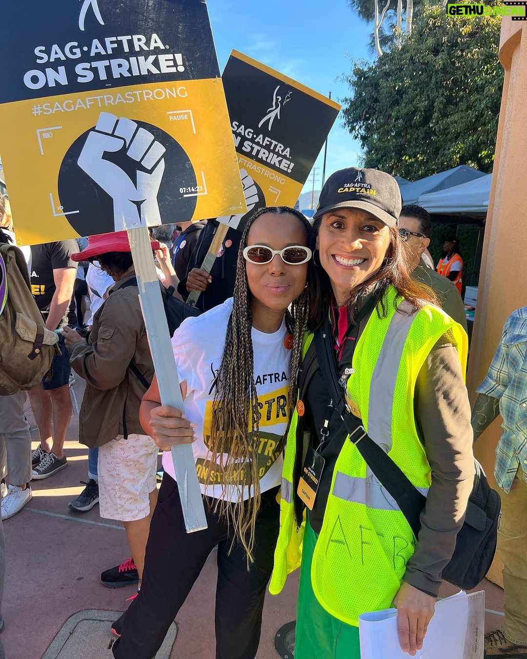 Kerry Washington Instagram - Dear @sagaftra Negotiating Committee—WE GOT YOU! Standing with you and supporting you on the line and beyond. Praying for fruitful and fair negotiations all around 🙏🏾! #SAGAftraStrong #Power2Performers Walt Disney Studios
