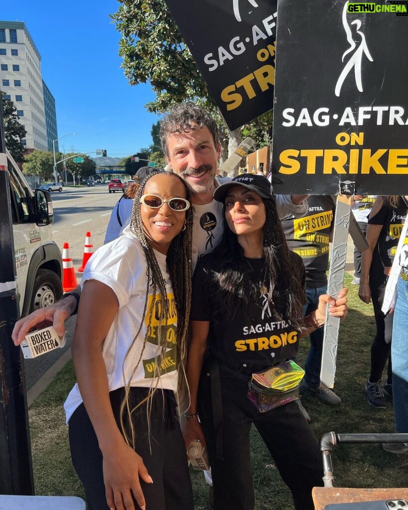 Kerry Washington Instagram - Dear @sagaftra Negotiating Committee—WE GOT YOU! Standing with you and supporting you on the line and beyond. Praying for fruitful and fair negotiations all around 🙏🏾! #SAGAftraStrong #Power2Performers Walt Disney Studios