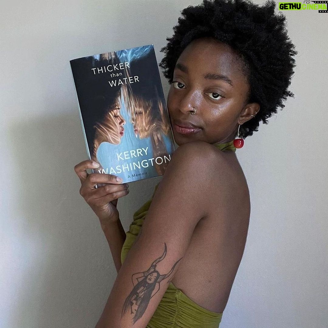Kerry Washington Instagram - WOW. TIME FLIES!!!!!! π±#ThickerThanWater has been out in the world for ONE FULL MONTH ππππππ Can you believe it?!?! The response has been nothing short of amazing and I am deeply deeply DEEPLY grateful to all the readers, listeners, fans, friends, family who have read this book shared about it! Thank you from the depths of my soul and the bottom of my heartΒ ππΎβ€οΈ πΒ If you havenβt gotten your copy yet, Iβm not mad at you. But - honestly?! What are you waiting for π€£π€£ link in bio!
