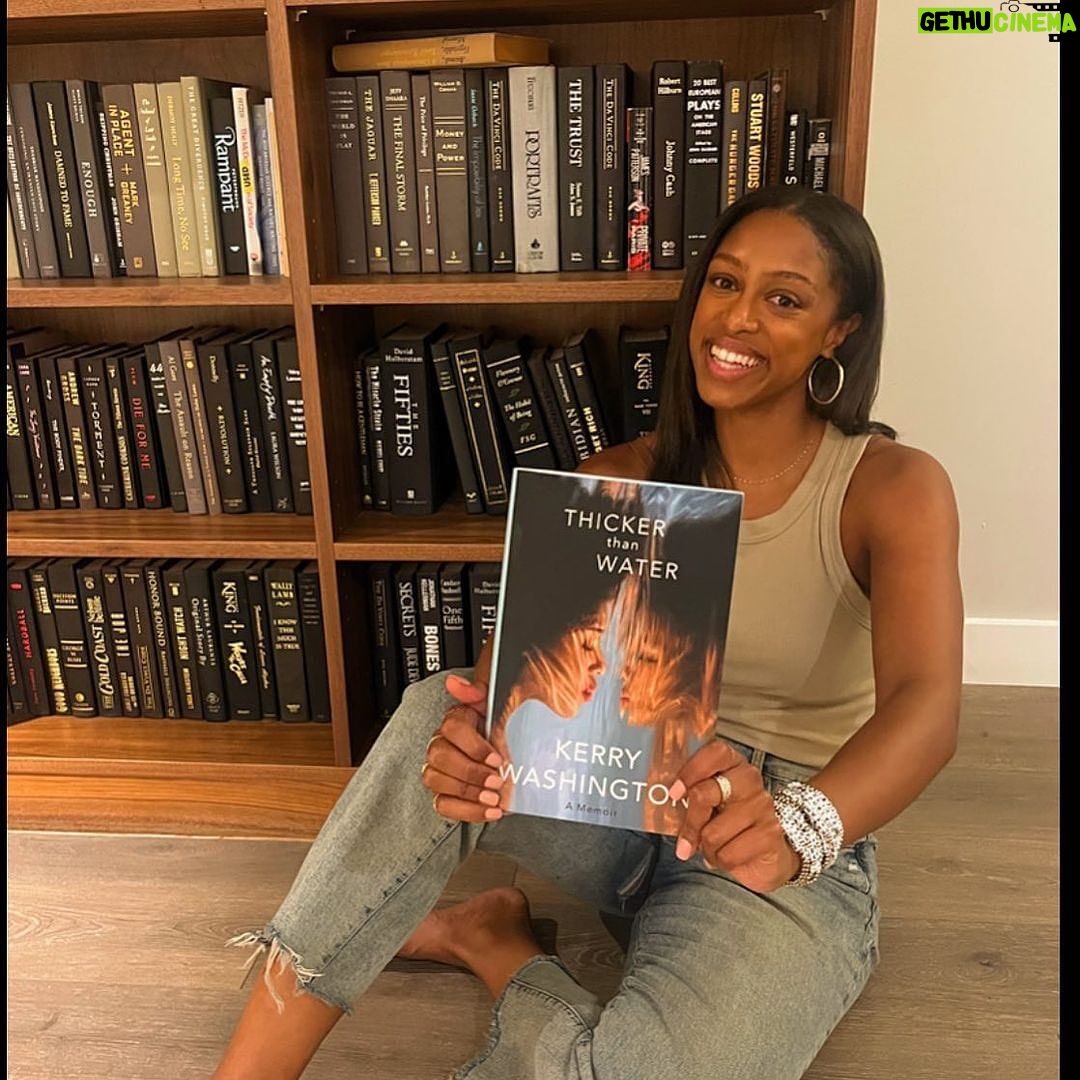 Kerry Washington Instagram - WOW. TIME FLIES!!!!!! π±#ThickerThanWater has been out in the world for ONE FULL MONTH ππππππ Can you believe it?!?! The response has been nothing short of amazing and I am deeply deeply DEEPLY grateful to all the readers, listeners, fans, friends, family who have read this book shared about it! Thank you from the depths of my soul and the bottom of my heartΒ ππΎβ€οΈ πΒ If you havenβt gotten your copy yet, Iβm not mad at you. But - honestly?! What are you waiting for π€£π€£ link in bio!