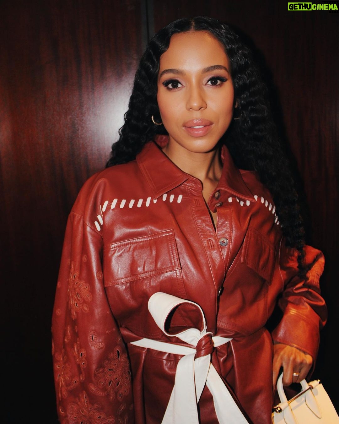Kerry Washington Instagram - Okay last one. #thickerthanwater drip 💧. Thank you UK 🇬🇧 can’t wait to come back!!! ❤️ England