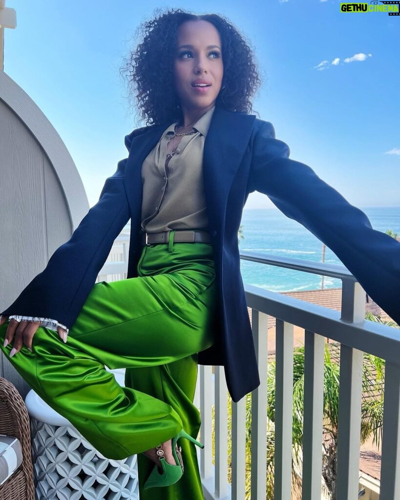 Kerry Washington Instagram - Press by the water for #ThickerthanWater 💚🌊