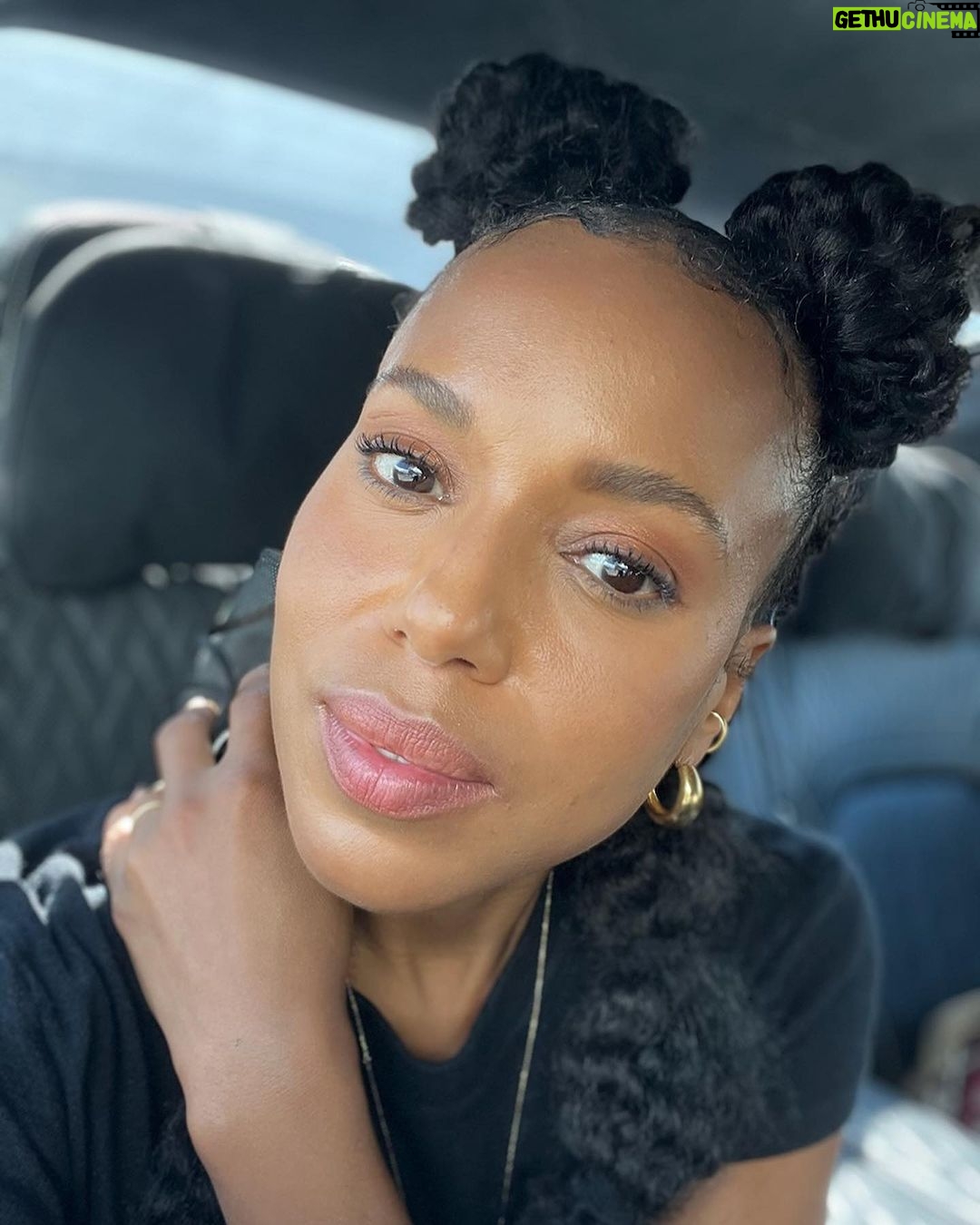 Kerry Washington Instagram - Feeling my #thickerthanwater glam today 🌊😍