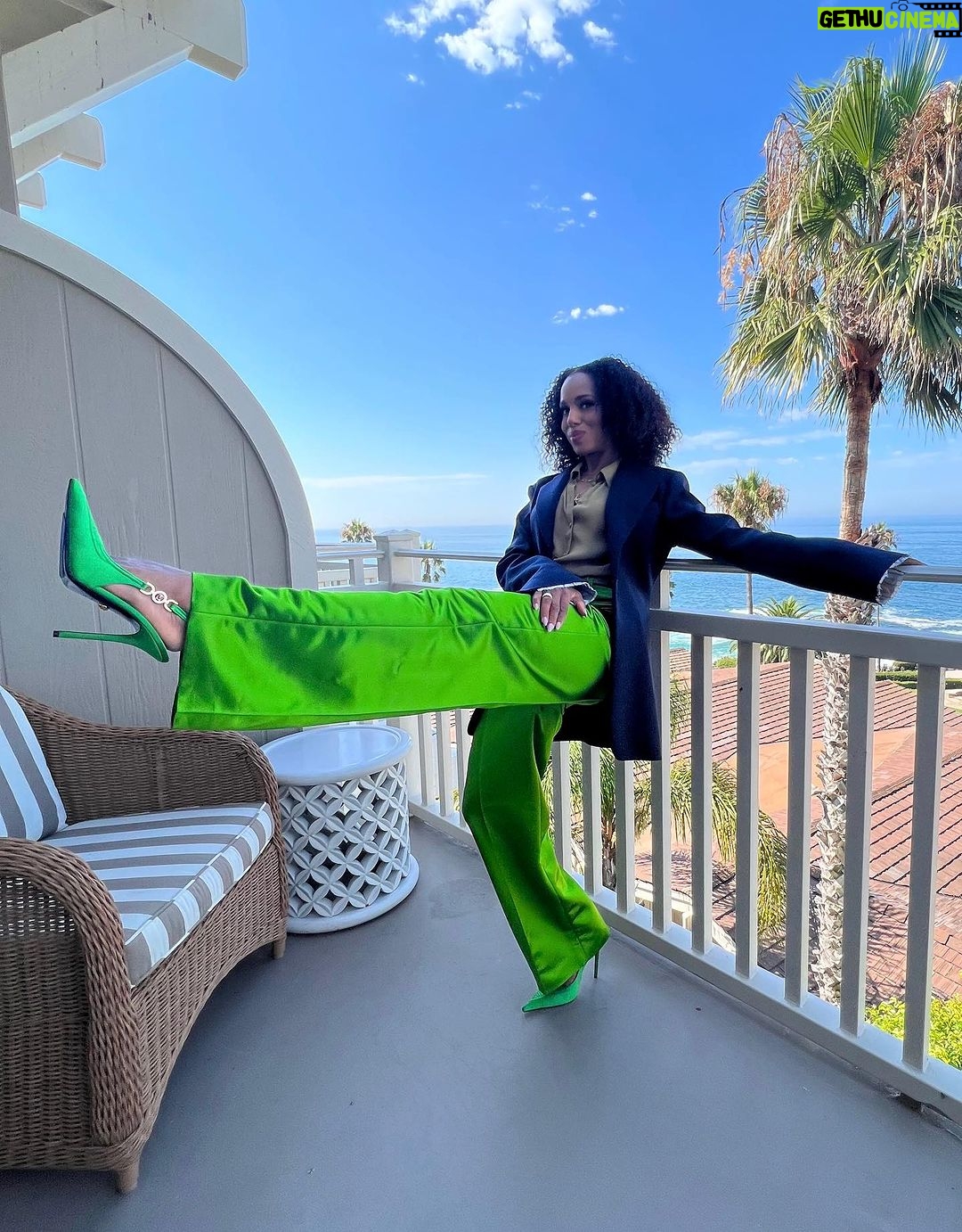 Kerry Washington Instagram - Press by the water for #ThickerthanWater 💚🌊