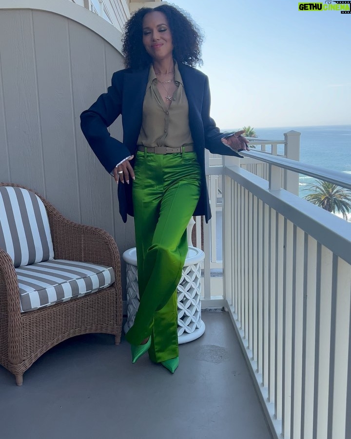 Kerry Washington Instagram - Press by the water for #ThickerthanWater 💚🌊
