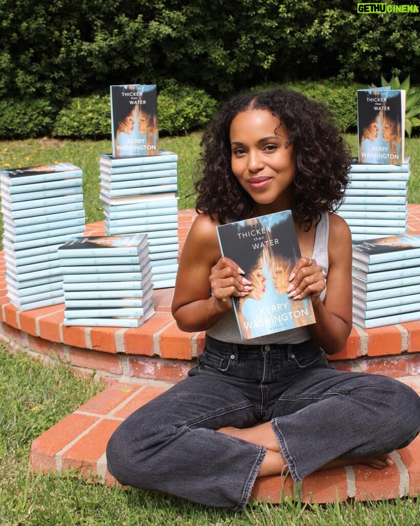 Kerry Washington Instagram - The four stages of disbelief 😱🤗😬😍. I got my copy (and a few extras..) of #thickerthanwater have you gotten yours yet!?! Order now. Link in bio!!!! 🌊🌊🌊🌊