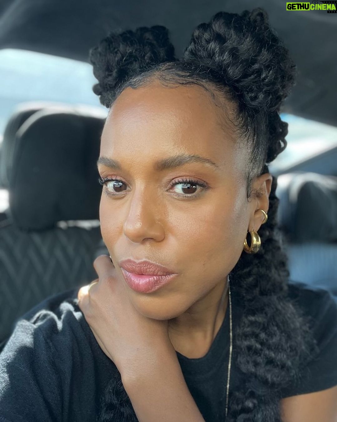 Kerry Washington Instagram - Feeling my #thickerthanwater glam today 🌊😍