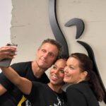 Kerry Washington Instagram - Volunteered with some fellow @sagaftra members that I LOVE today 😍❤️😍❤️😍❤️😍❤️😍 If you want to get involved, there are soooooo many ways to support this labor strike. Help spread our message, volunteer, donate what you can donate to the Emergency Financial Assistance Program, and more! I’ll link to all in my stories. Any bit helps! We’re in this together 🙏🏾 New York, New York