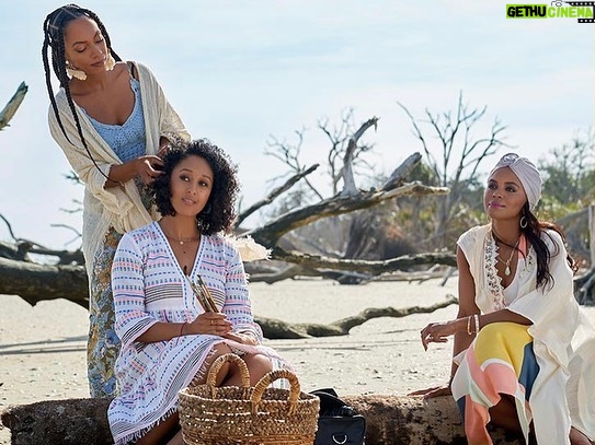 Keshia Knight Pulliam Instagram - I am so grateful to have directed this beautiful movie with the most amazing cast and crew!!! I had the joy of directing the amazingly talented @tameramowrytwo , @lyndiegreenwood , @krystaljoybrown & my handsome husband @mrbradjames !!! Make sure to watch Girlfriendship on @hallmarkchannel THIS Saturday at 8/7c.
