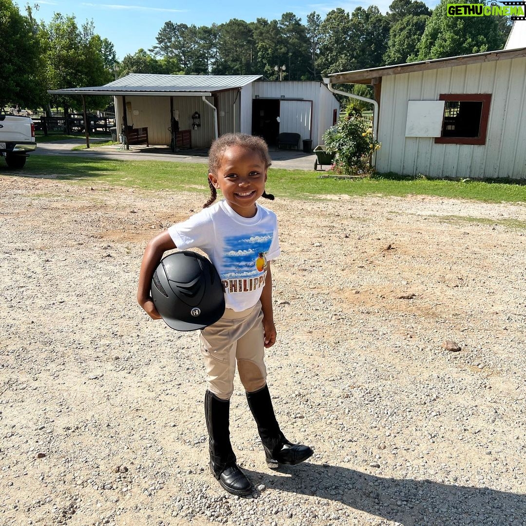 Keshia Knight Pulliam Instagram - My big girl has officially started riding lessons & I am so proud!! Like me, she loves horses. Ella has been asking to start taking lessons for the past 2 years. Most don’t know that I graduated from @foxcroftschool . In high school I competed on the riding team and rode almost every day. I’m happy that I now have a little riding partner. ❤️ #HorsesComingSoonToOurFarm
