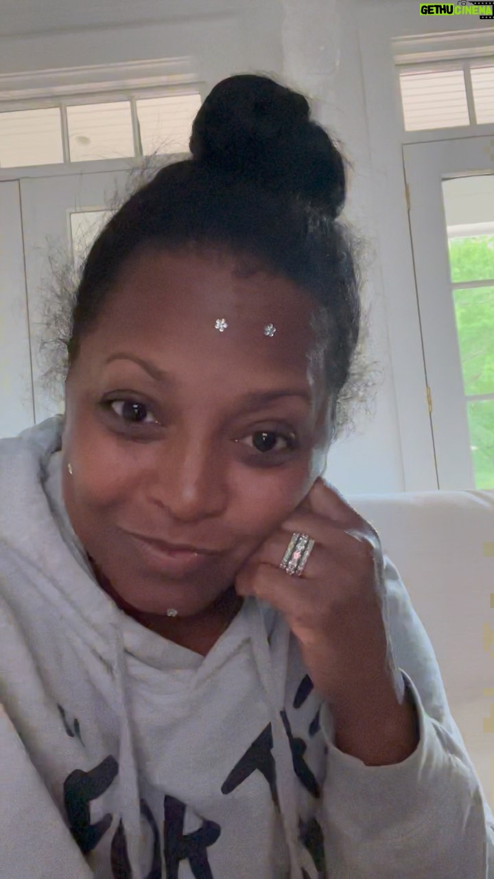 Keshia Knight Pulliam Instagram - Happy Mother’s Day!! These are the moments that I cherish. Wishing all of the mom’s a day of napping, eating good while wearing your most comfortable sweats on the couch with your headscarf on and drinking champagne!!! 😜❤️😘