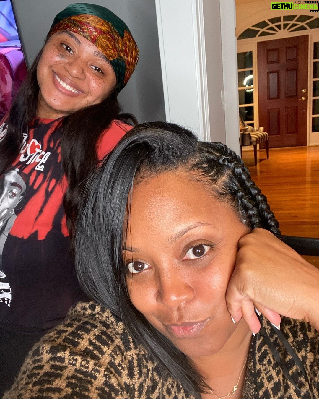 Keshia Knight Pulliam Instagram - I couldn’t let the night end without wishing my assistant, top flight security, hair braider, little sister who thinks she is the boss of me @niabunstoppable Happy 30th Birthday!!! I am proud of the woman you are growing and evolving into… remember happiness is a journey, not a destination!! Keep challenging yourself to be the best version of you and you will always succeed. ❤️❤️❤️