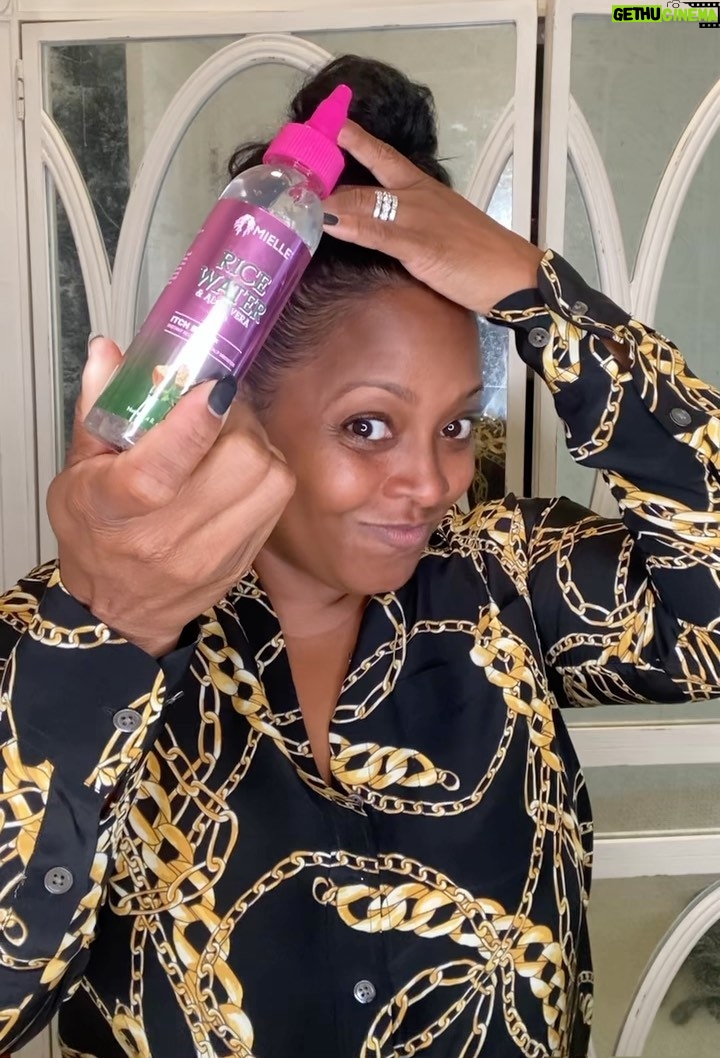 Keshia Knight Pulliam Instagram - Let's talk about the infamous head pat. You know exactly what I'm talking about. The weather is changing and I know I am not the only one who's scalp gets a little drier around this time of year. To help me care for my itchy scalp I have fallen in love with the @mielleorganics Rice Water & Aloe Itch Relief. The aloe is so calming and soothing š. It's back in stock onĀ mielleorganics.comĀ - so hurry to go grab yours and tell @exquisitemo I sent you. #Ad