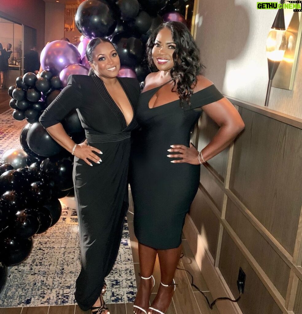 Keshia Knight Pulliam Instagram - So I am super late wishing this beauty a very happy birthday!! You are such a great friend who always shows up. Ella & Knight are lucky to have you as a part of their Auntie tribe. ❤️ Honestly, it was worth the wait so we could get this new super cute pic… I love you & Happy 35th Birthday Tobes!!! 😜😂🥰