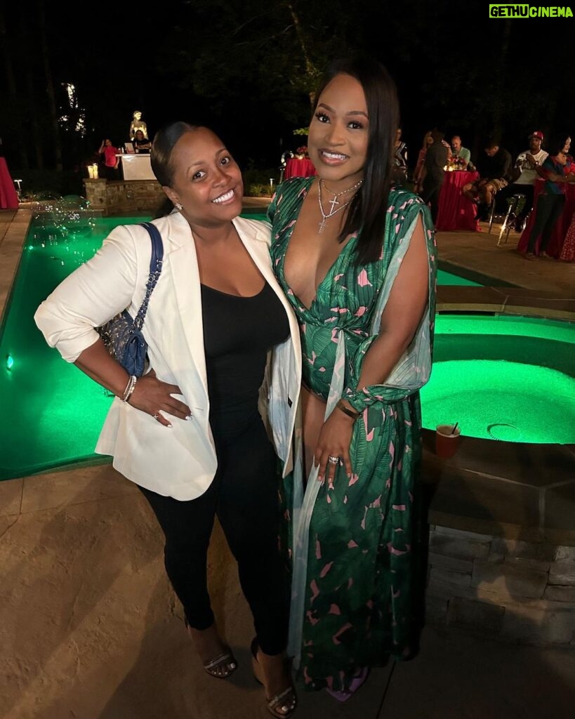 Keshia Knight Pulliam Instagram - Happy Birthday Mo!!! Last night this mama got out for a little to celebrate my dear friend @monyettashaw . I put on clothes & pulled my hair back in a ponytail… however, didn’t have time to worry about putting on any make up. 2 out of 3 isn’t bad!! 😝 It was really nice to see everyone and have some adult time. Sending so much love, continued blessings & abundance to you Monyetta!! Thank you for taking the pic @aiyishatheblessed & thanks for your light @thefauxpro. 🥰