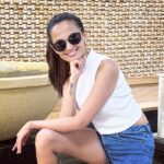 Ketaki Mategaonkar Instagram – कमेंट मध्ये ओळखा पाहू ! 
Ready for something super fun! 🌼☺️
Any guesses??? 
Hint: Yun hi chala.. chal rahi Yun hi chala..
Kitni haseen hai ye duniya..
Bhoool saare zhamele dekh phoolon ke mele.. Badi rangeen hai ye duniya..
Guessss! 💜🥰