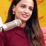 Ketaki Mategaonkar Instagram - On thinking language. Full interview on Mirchi Marathi YT. . . . #ketakimategaonkar #ketaki #mirchimarathi #rjdnyaneshwari #gappanchimisal #thinking #language #music #mumbai #marathi