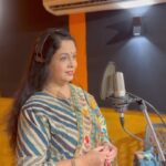 Ketaki Mategaonkar Instagram – #NewSong #AsAComposer
माई अल्बम मधील अंगाई गीत “जो जो रे” सादर करताना अत्यंत आनंद होत आहे. माझी आई सुवर्णा माटेगांवकर ह्यांनी  हे गाण गायलं असून माझ्या पणजी सौदामिनी माटेगांवकर  ह्यांचे शब्द आहेत. नक्की ऐका. दत्त जयंतीच्या सर्वांना हार्दिक शुभेच्छा!
🧿🙏🌼🌹🌺
To watch full video, link is in the story!