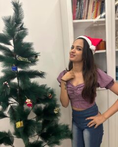 Ketaki Mategaonkar Instagram - Too much of holiday fever! 😛😘🌲 PC: mazi aaiiiiiiiii @suvarnamategaonkar