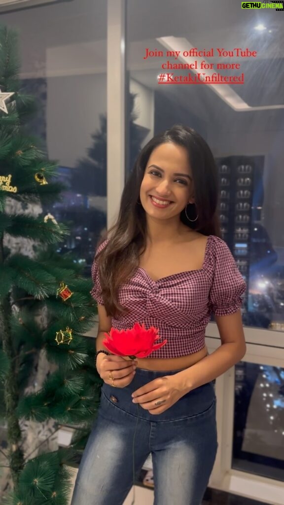Ketaki Mategaonkar Instagram - Merry Christmas!!! After a lot of requests I finally decided to put some songs on my YouTube channel that are your favourites. Some amazing melodies. Join my official channel for #KetakiUnfiltered🌲💜 Happyyyyyy holidays ! All my love.