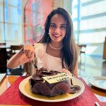 Ketaki Mategaonkar Instagram – #WowWeekend  When my birthday was well spent last weekend! 🤍🤍With my two darlings.. @ashisharti. Wonderful day at @jwmarriotthotels. Superb food! 
Missing aai baba,Nehu, Vidu, deeps and Pete ! 
@ashisharti love you to the moon and back! 💜 JW Marriot,Pune