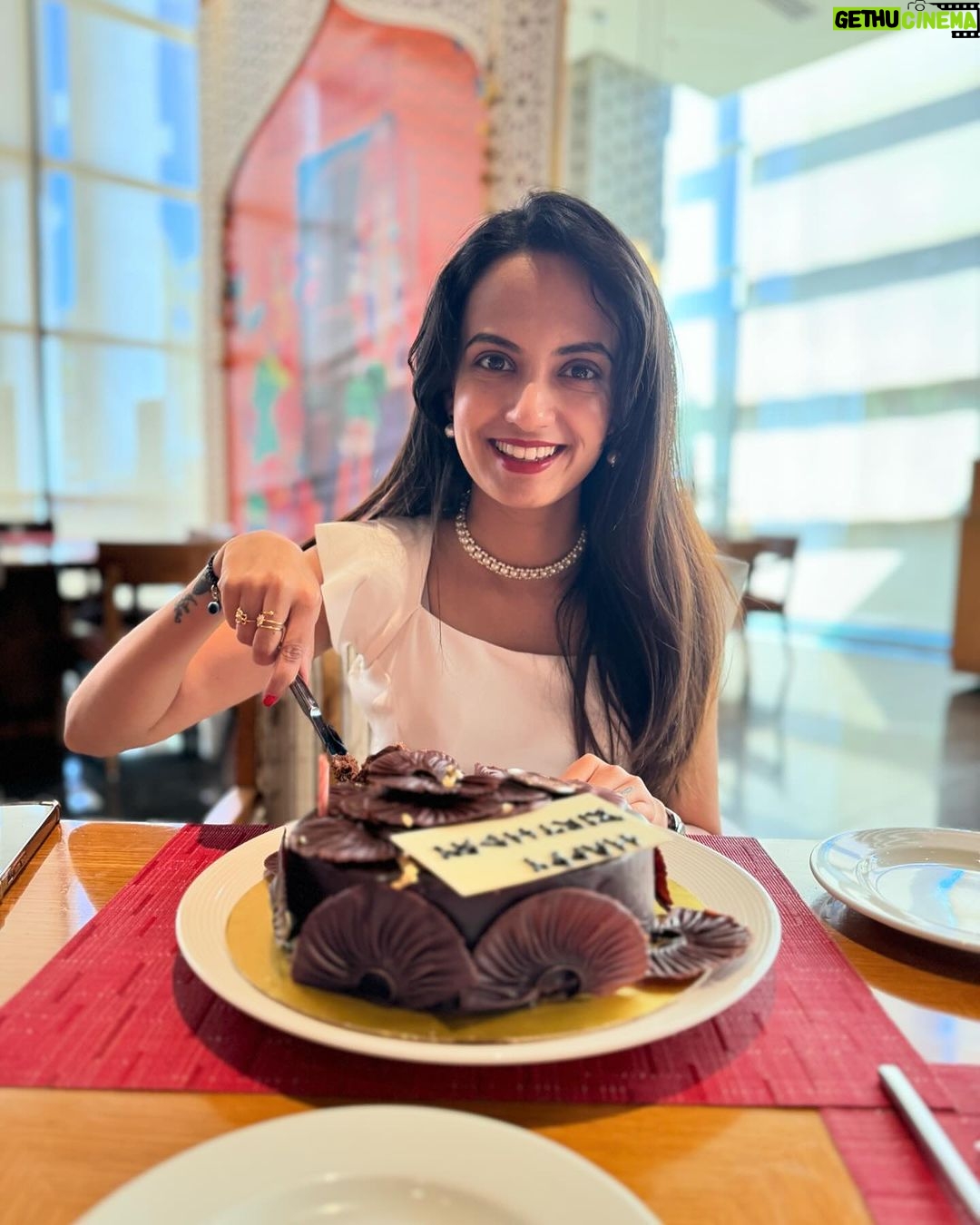 Ketaki Mategaonkar Instagram - #WowWeekend When my birthday was well spent last weekend! 🤍🤍With my two darlings.. @ashisharti. Wonderful day at @jwmarriotthotels. Superb food! Missing aai baba,Nehu, Vidu, deeps and Pete ! @ashisharti love you to the moon and back! 💜 JW Marriot,Pune