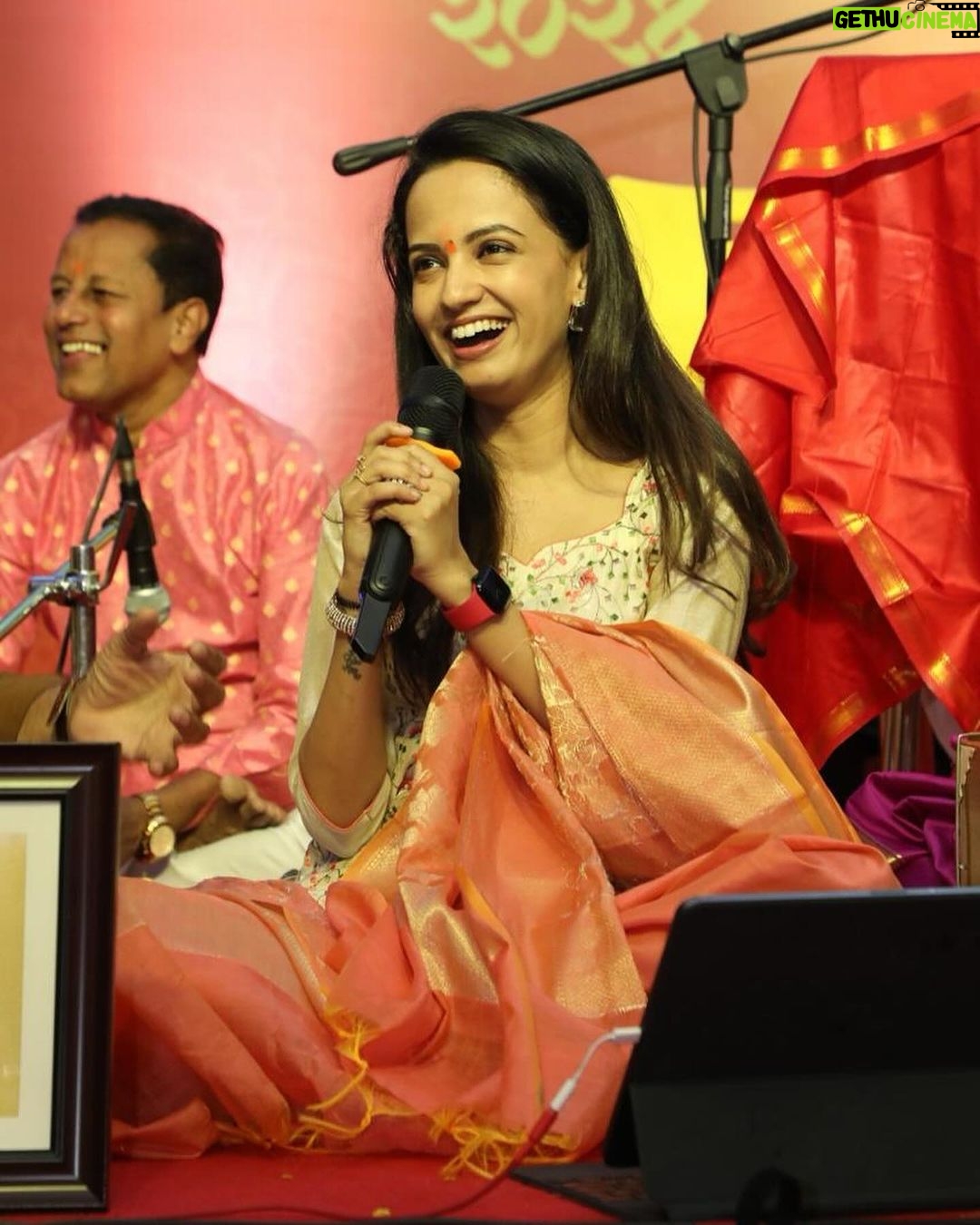 Ketaki Mategaonkar Instagram - It’s different to perform in a concert but it’s a completely different feeling when you offer SEVA at the Shree Siddhivinayak temple. Some concerts are for the soul. #SoloConcert #ketakimategaonkar #ketakimusic #liveinconcert #siddhivinayak #instadaily #instagood #ootd
