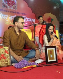 Ketaki Mategaonkar Instagram - It’s different to perform in a concert but it’s a completely different feeling when you offer SEVA at the Shree Siddhivinayak temple. Some concerts are for the soul. #SoloConcert #ketakimategaonkar #ketakimusic #liveinconcert #siddhivinayak #instadaily #instagood #ootd