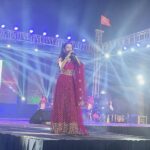 Ketaki Mategaonkar Instagram – Gooood morning🍀! Sharing some moments from the recent concert at Sillod, Chhatrapati Samhaji Nagar with @hrishikesh_ranade and Ali Hussain. Loved every bit of it. Although the show started late, it was fun performing. Didn’t sleep for 2 nights in a row, due to crazy flight timings. A singer always carries his/her instrument (voice) with them 24×7. Whether you’re singing or not, you’re still using that instrument and it’s important to take good care of it. But sometimes a 4am dosa at the airport,😋 to 2.30am dinner post concert. Can’t help💜

सुप्रभात! सिल्लोड, छत्रपती संभाजी नगरमध्ये हृषीकेश रानडे आणि अली हुसैन ह्यांच्यासोबत पार पडलेल्या कार्यक्रमाचे काही फोटोस शेअर करत आहे. ह्यातला प्रत्येक क्षण मजेशीर होता. जरी कार्यक्रम उशिरा सुरू झाला होता तरी मजा आली. फ्लाइट टायमिंग्स मुळे सलग दोन रात्री झोपले नव्हते. एका गायकचा किंवा गायिकेचा तआवाज चोवीस तास त्यांच्यासोबत असतो. त्यामुळे त्याची काळजी घेणं खुप महत्वाचं आहे. पण कधी कधी सकाळी ४ वाजता एअरपोर्ट वर डोसा खाणं, कार्यक्रमानंतर २.३० वाजता जेवण करणं.. चलता हैं! 💜

#ketakimategaonkar #musician #singer #concert .