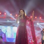 Ketaki Mategaonkar Instagram – Gooood morning🍀! Sharing some moments from the recent concert at Sillod, Chhatrapati Samhaji Nagar with @hrishikesh_ranade and Ali Hussain. Loved every bit of it. Although the show started late, it was fun performing. Didn’t sleep for 2 nights in a row, due to crazy flight timings. A singer always carries his/her instrument (voice) with them 24×7. Whether you’re singing or not, you’re still using that instrument and it’s important to take good care of it. But sometimes a 4am dosa at the airport,😋 to 2.30am dinner post concert. Can’t help💜

सुप्रभात! सिल्लोड, छत्रपती संभाजी नगरमध्ये हृषीकेश रानडे आणि अली हुसैन ह्यांच्यासोबत पार पडलेल्या कार्यक्रमाचे काही फोटोस शेअर करत आहे. ह्यातला प्रत्येक क्षण मजेशीर होता. जरी कार्यक्रम उशिरा सुरू झाला होता तरी मजा आली. फ्लाइट टायमिंग्स मुळे सलग दोन रात्री झोपले नव्हते. एका गायकचा किंवा गायिकेचा तआवाज चोवीस तास त्यांच्यासोबत असतो. त्यामुळे त्याची काळजी घेणं खुप महत्वाचं आहे. पण कधी कधी सकाळी ४ वाजता एअरपोर्ट वर डोसा खाणं, कार्यक्रमानंतर २.३० वाजता जेवण करणं.. चलता हैं! 💜

#ketakimategaonkar #musician #singer #concert .