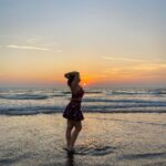 Ketika Sharma Instagram - “Waves are the love letters the ocean writes to the shore.” - Sharvari Tadvi 📸 @shazzalamphotography ✨🙌🏼 #ocean #sea #peace #nature #sunset #sundowner #grounding #gratitude