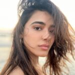 Ketika Sharma Instagram - “Waves are the love letters the ocean writes to the shore.” - Sharvari Tadvi 📸 @shazzalamphotography ✨🙌🏼 #ocean #sea #peace #nature #sunset #sundowner #grounding #gratitude